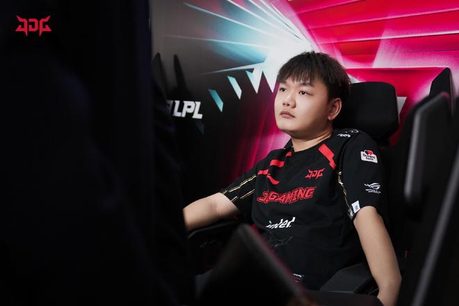 略敲响了警 略敲响了警