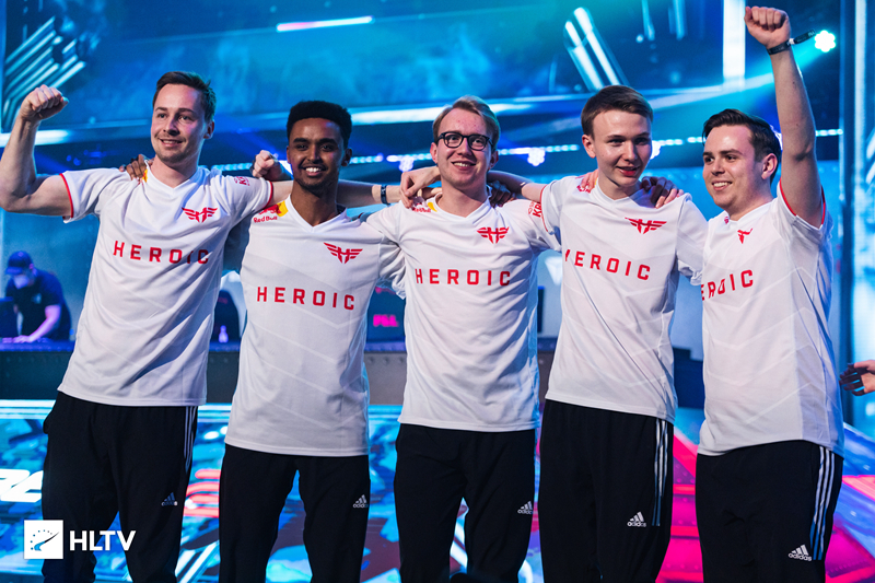 战与机会并 战与机会并